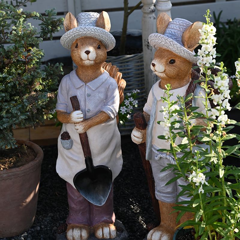 Cartoon Squirrel Holding Shove - Gardening Tools Spade ulasan dan harga