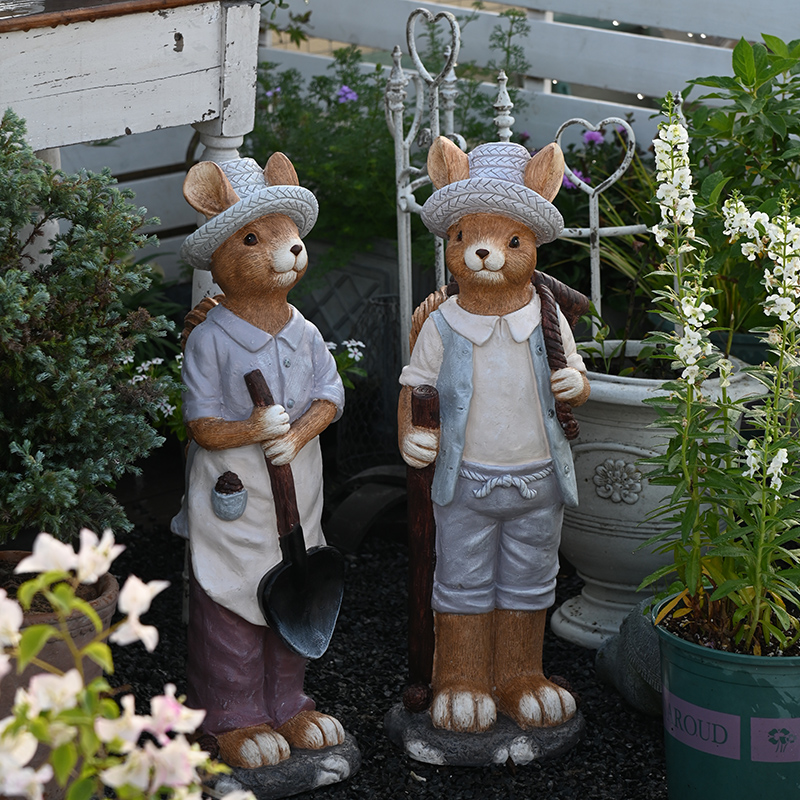 Cartoon Squirrel Holding Shove - Gardening Tools Spade ulasan dan harga