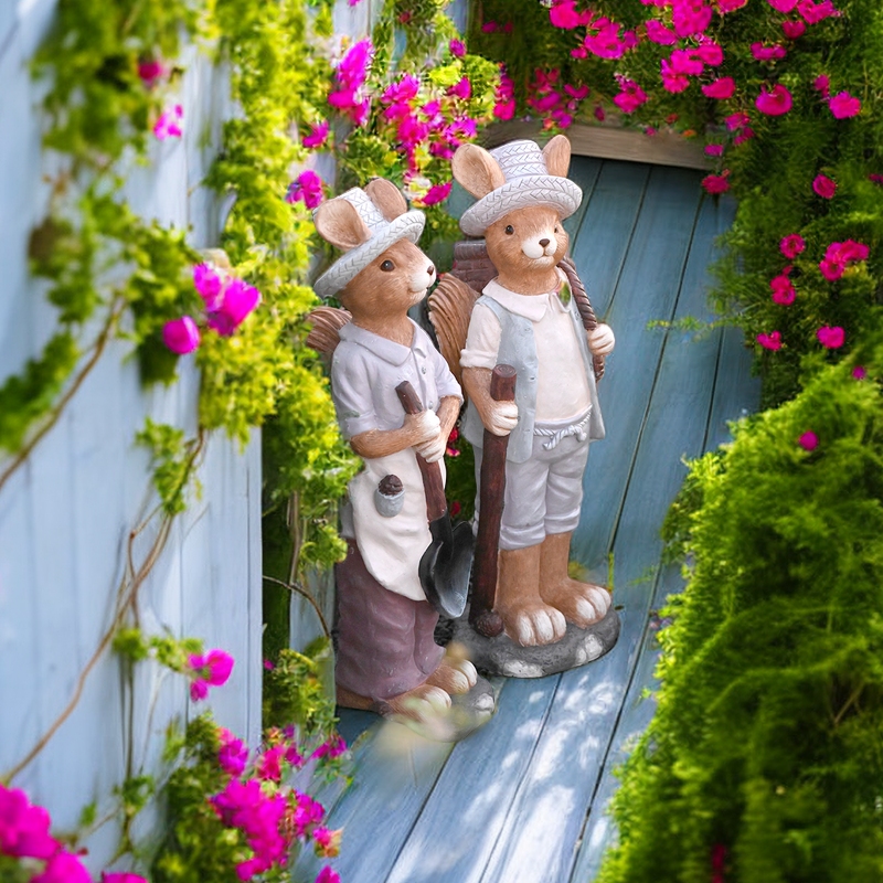 Cartoon Squirrel Holding Shove - Gardening Tools Spade ulasan dan harga